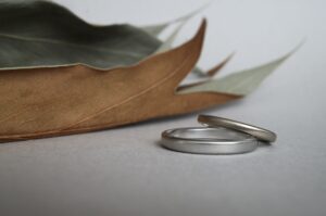ドライフラワーと結婚指輪