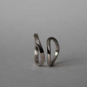 波をイメージしたウェーブの結婚指輪